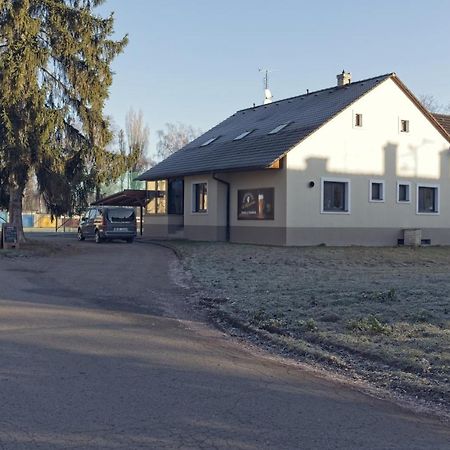 Penzion&Pizzerie U Massima Вишков Екстер'єр фото